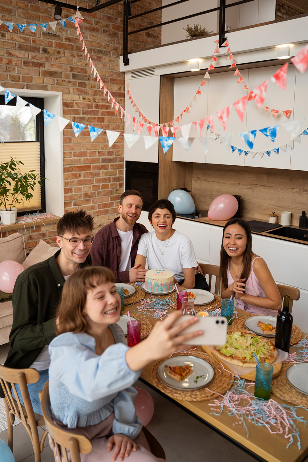 Guirlandes décoratives pour maison, parfaites pour anniversaires, fêtes et chambres d’enfants.